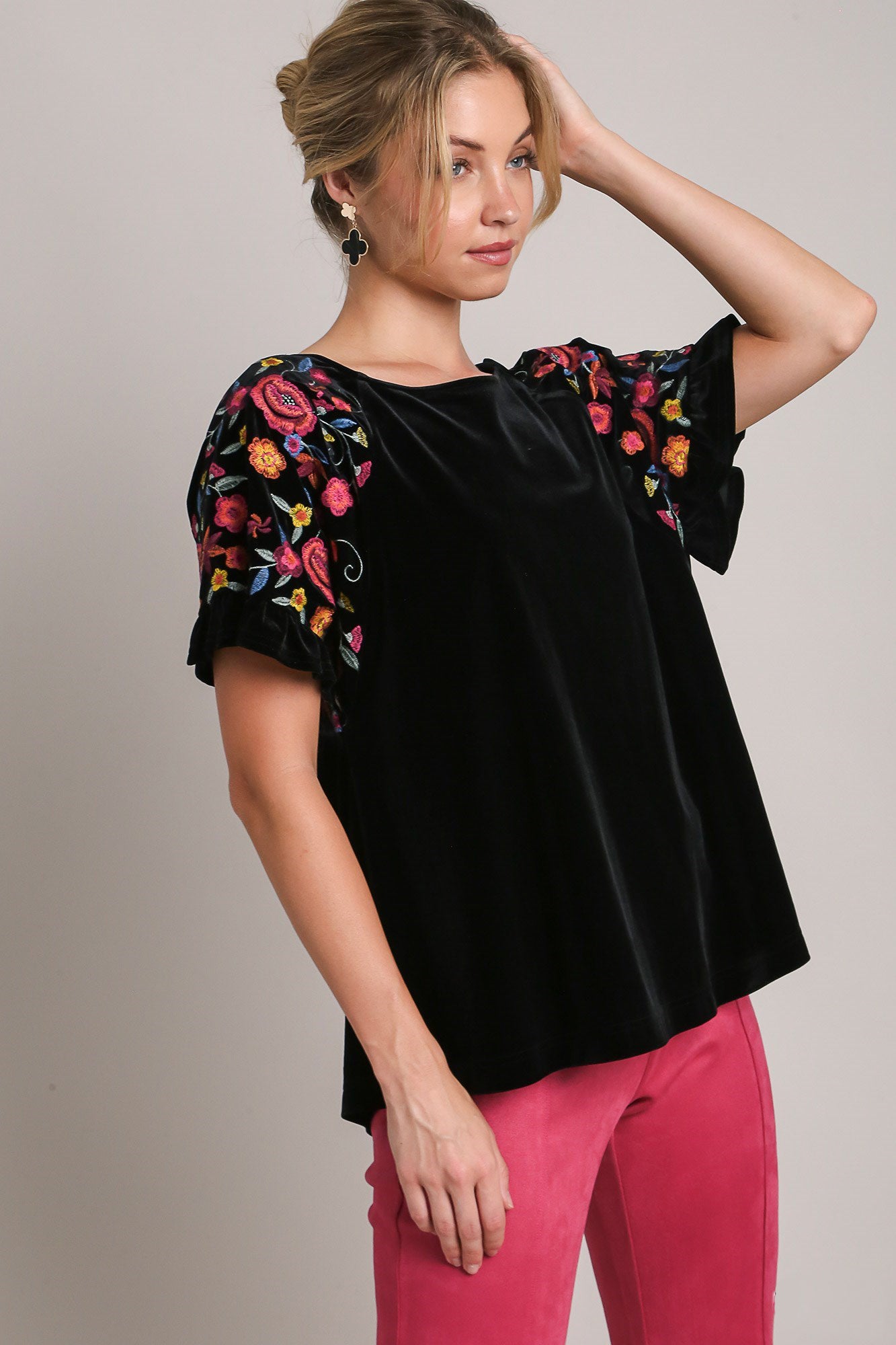 Velvet Embroidery Short Sleeve Blouse - Black