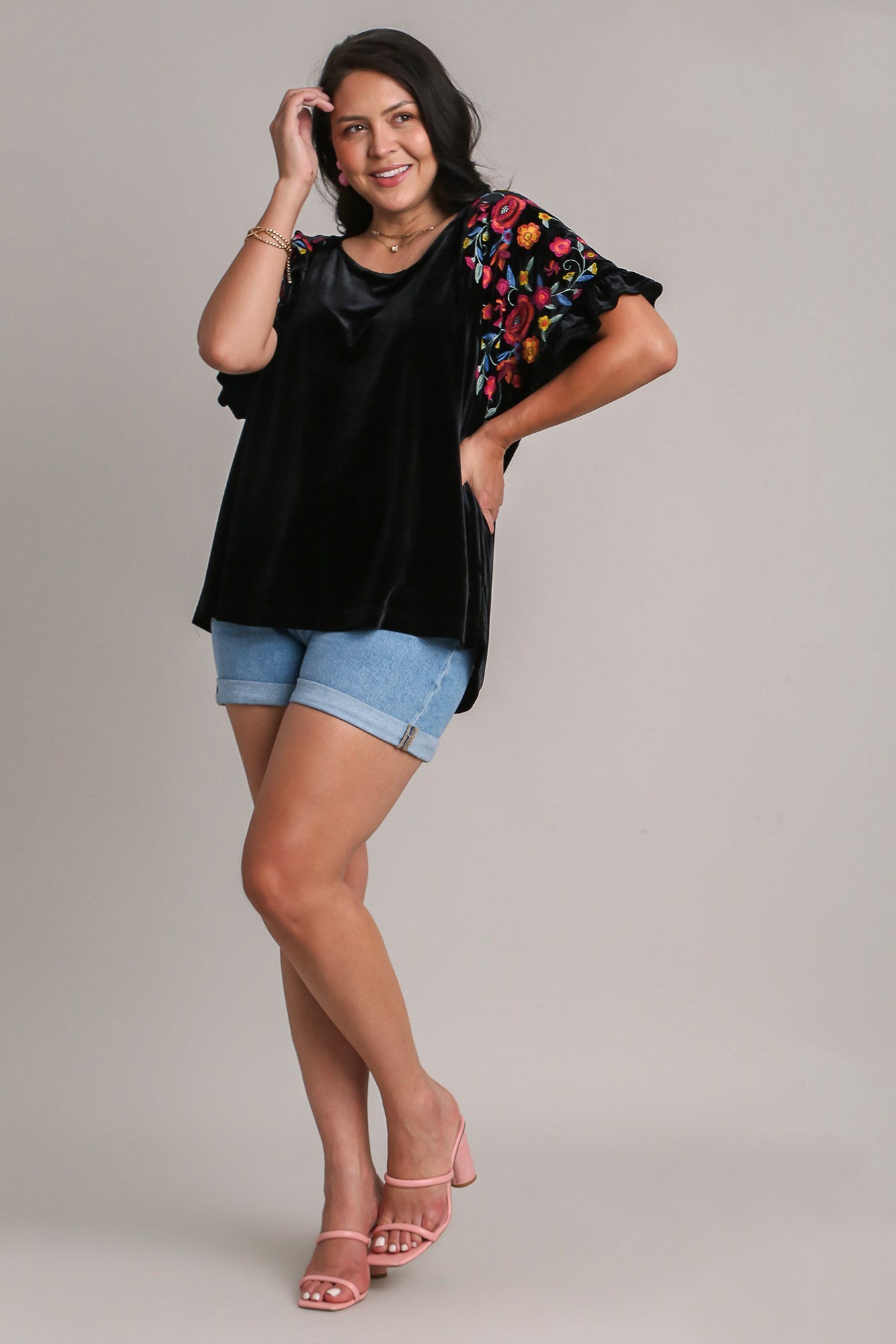 Velvet Embroidery Short Sleeve Blouse - Black