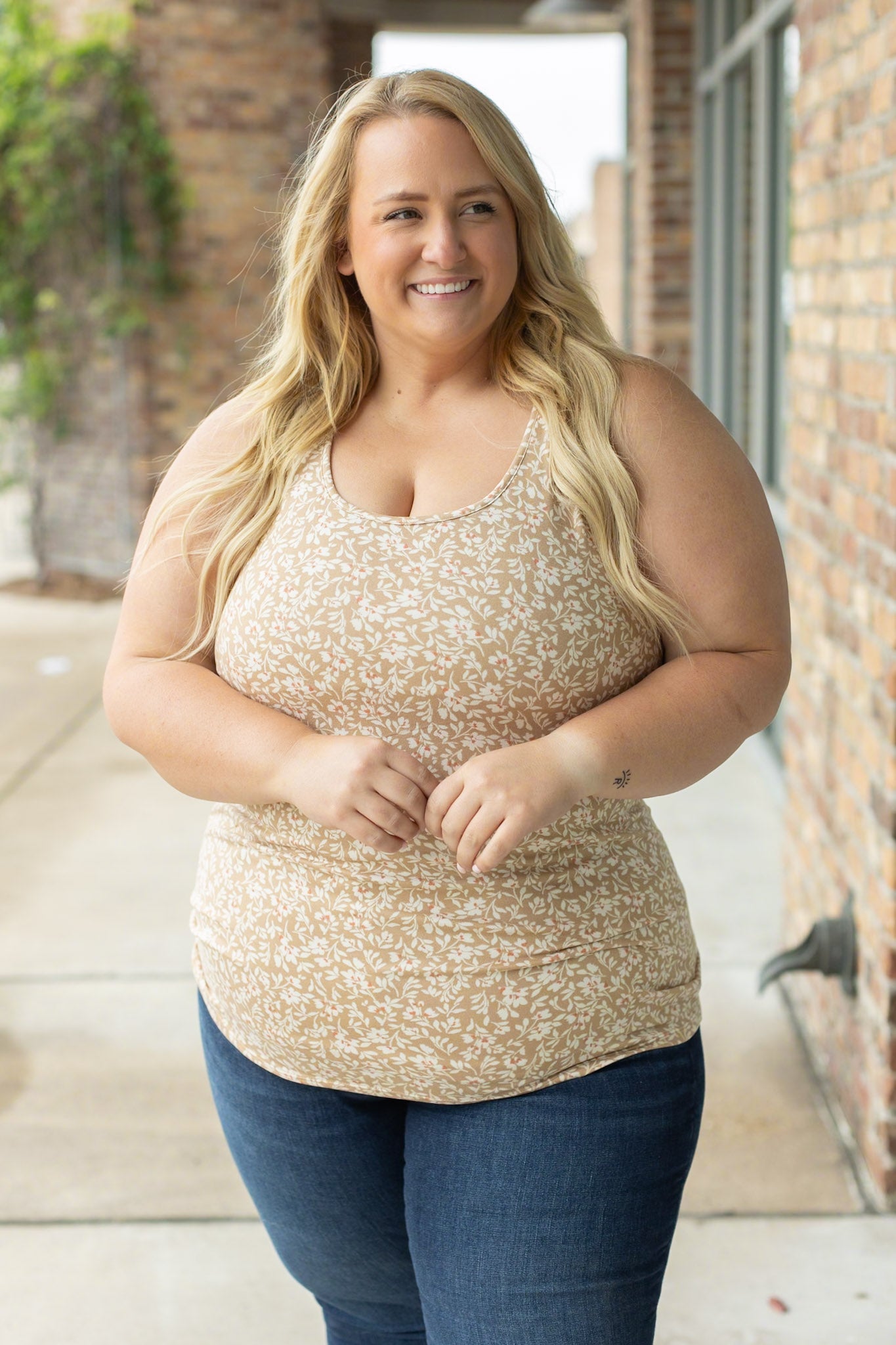 Luxe Scoop Tank - Tan Floral