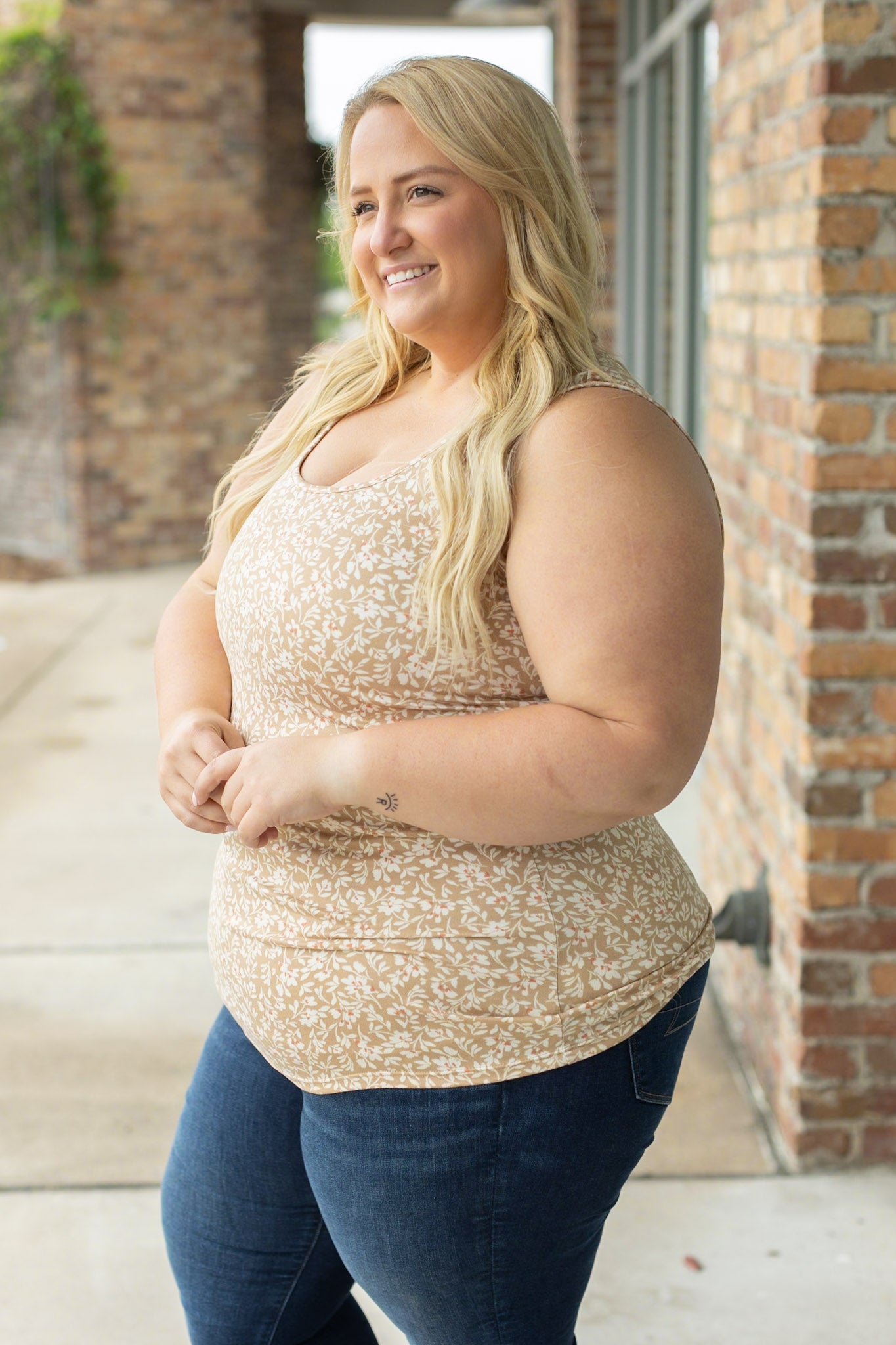 Luxe Scoop Tank - Tan Floral