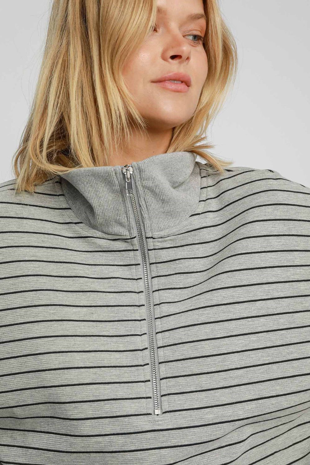 Striped Half Zip Short Sleeve Sweatshirt - Gray