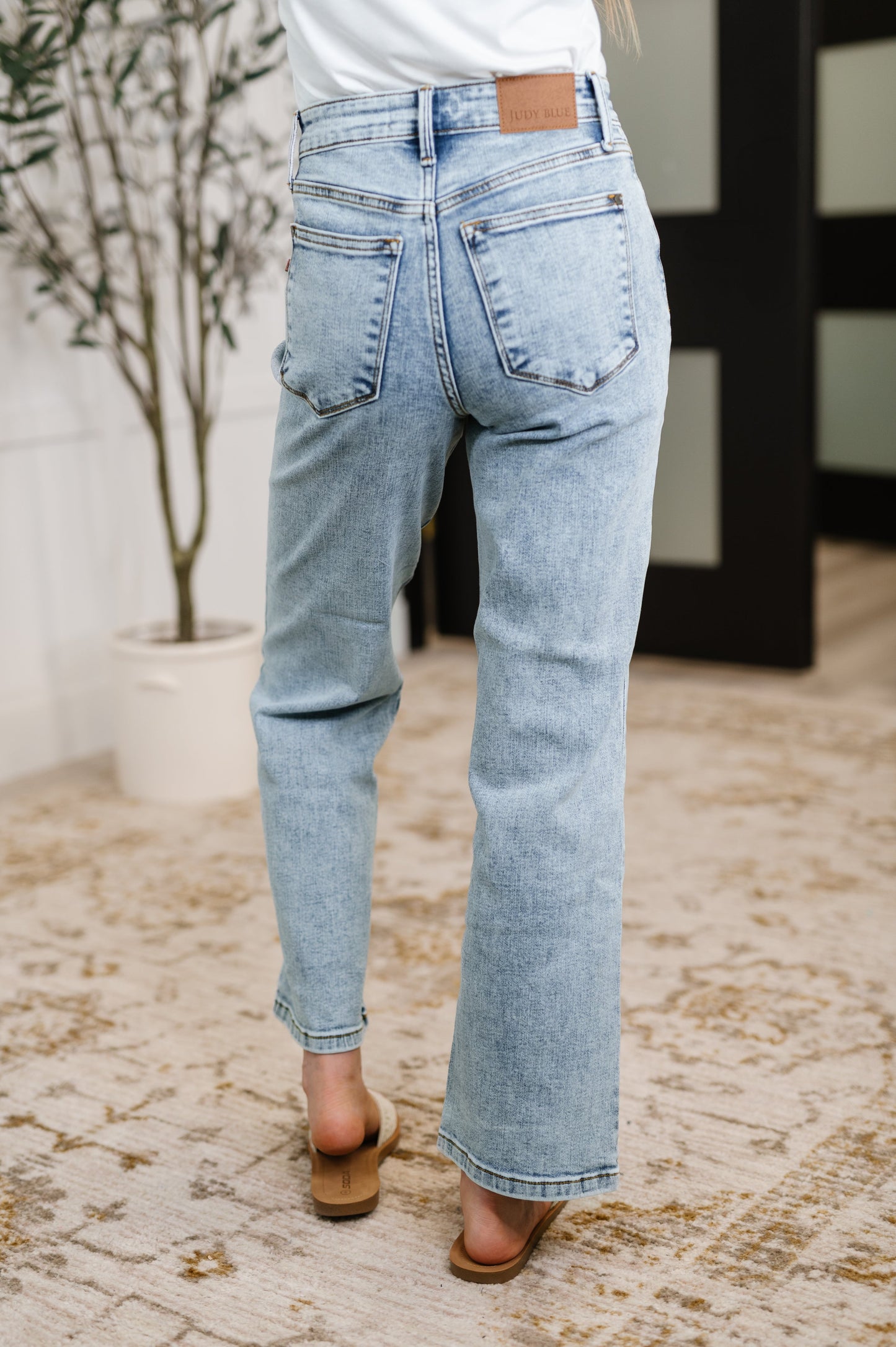 Judy Blue High Rise Stone Wash Straight Fit Jeans