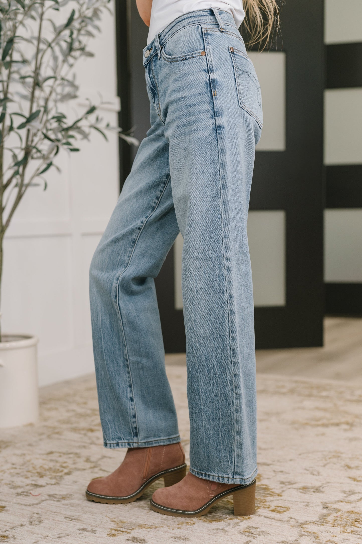 Judy Blue Mid Rise Rigid Magic Straight Jeans