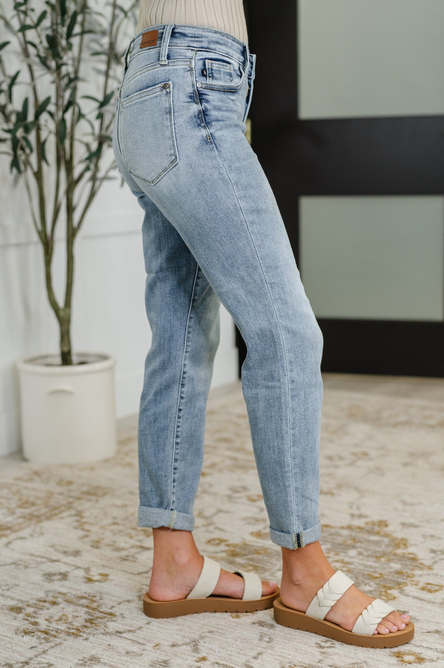 Judy Blue Mid Rise Bleach Wash Boyfriend Jeans