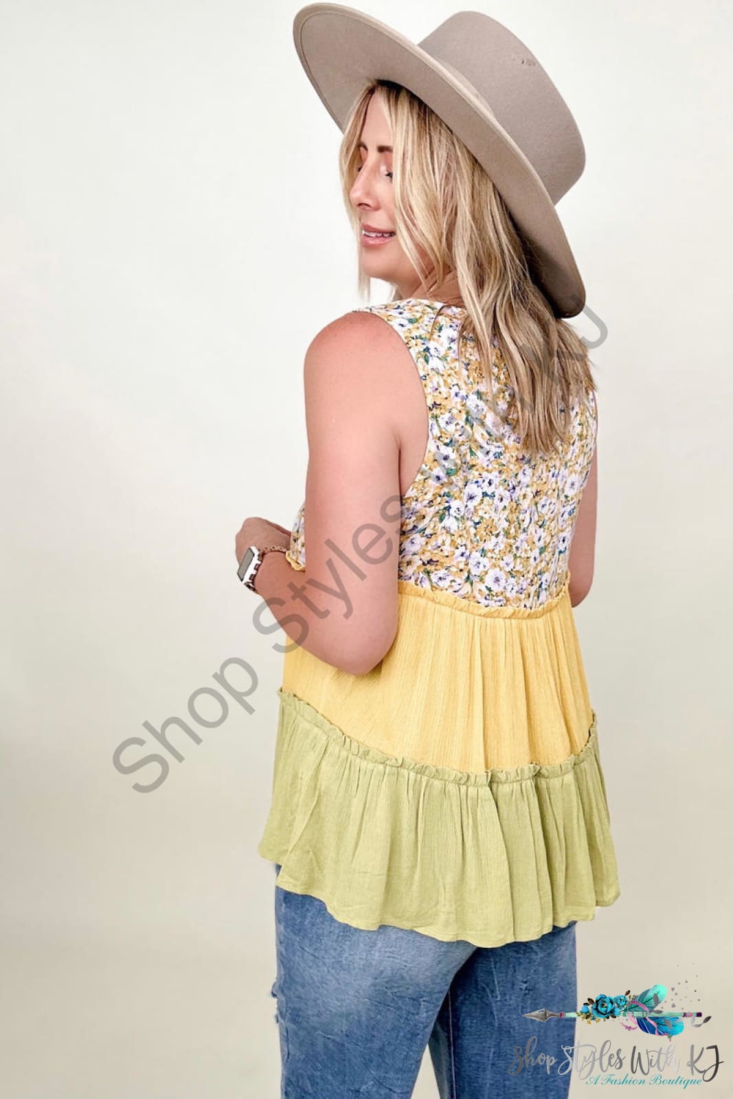 Gigio Floral Color Block Tiered V-Neck Top Blouses