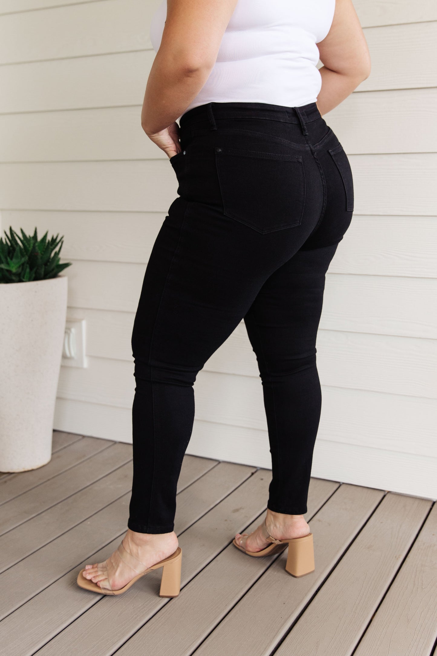 Judy Blue Tummy Control High Waisted Classic Skinny Jeans in Black