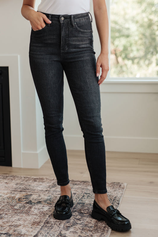Judy Blue High Rise Tummy Control Skinny Jeans in Washed Black