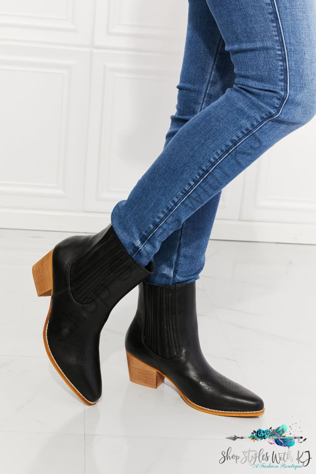 Love The Journey Stacked Heel Chelsea Boot In Black / 6 Shoes