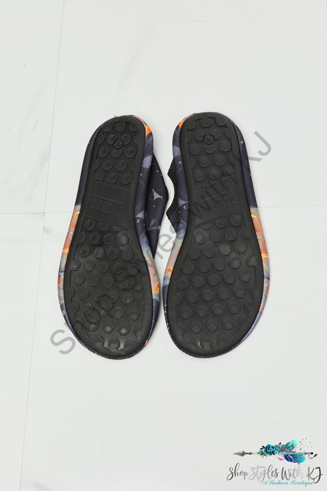 Mmshoes On The Shore Water Shoes In Black/Orange