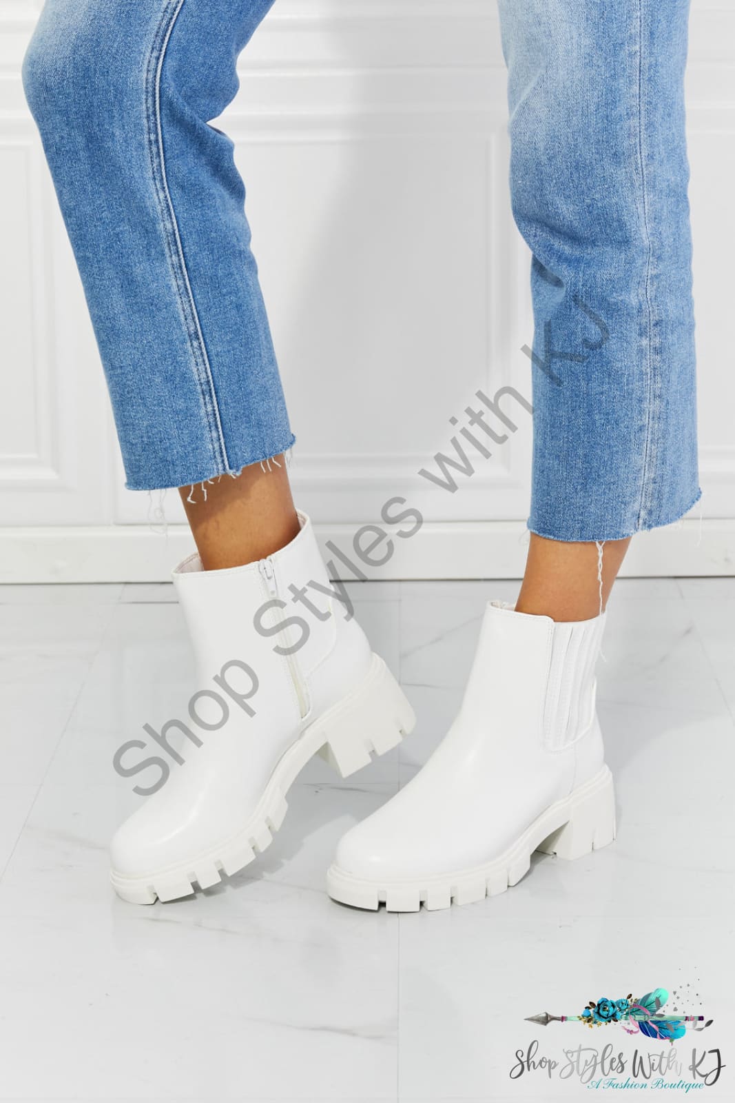 What It Takes Lug Sole Chelsea Boots In White / 6 Shoes