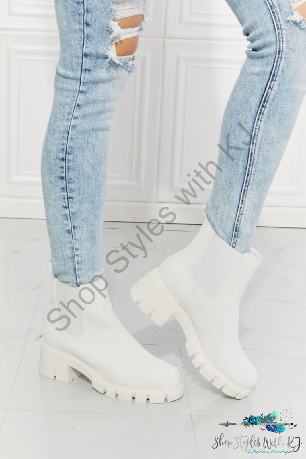 Work For It Matte Lug Sole Chelsea Boots In White / 6 Shoes